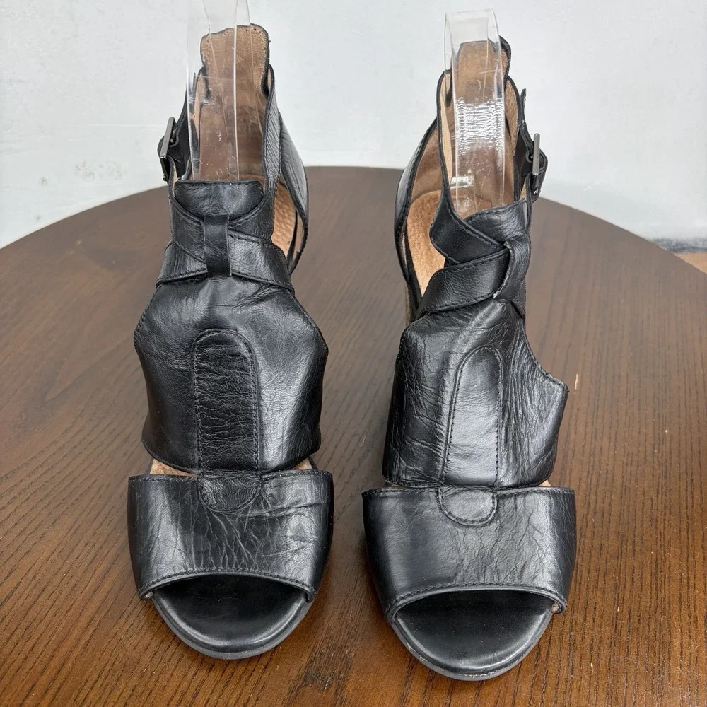 Seychelles Sandals Women's 7.5 Black Leather Strappy Block Heels Peep Toe Buckle